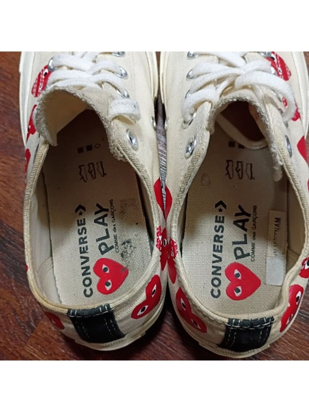 Converse Play Women 8 Mens 6 Low Chuck TaylorBeige W/ Red Hearts - Picture 12 of 15